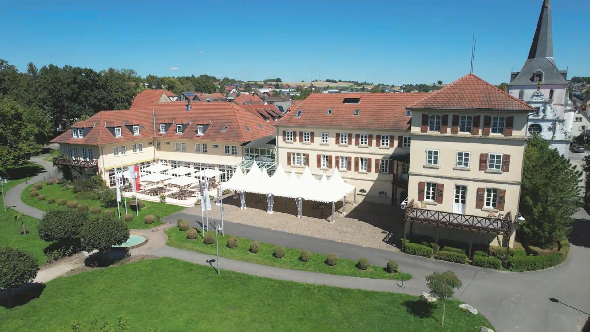 Schloss 넥카르비쇼프샤임 외부 사진